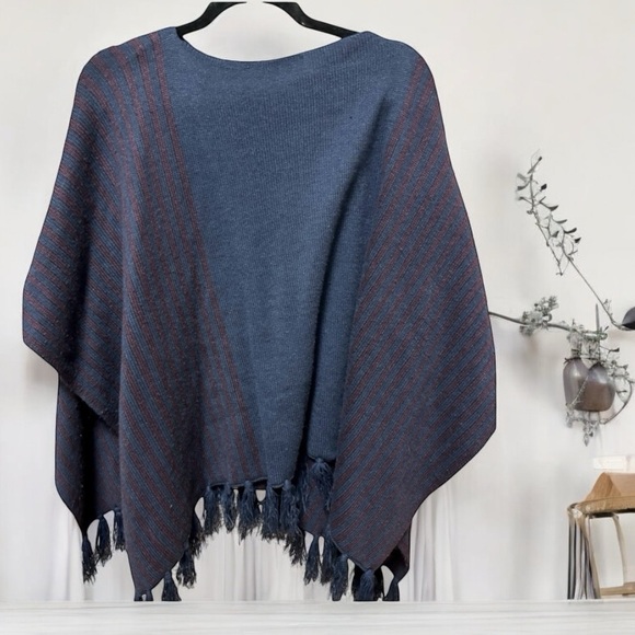 48 hour Sale Women’s Reversible Poncho EUC Final Sale - Picture 2 of 2